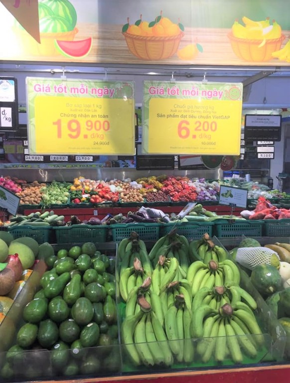 Nhiều loại nông sản tại siêu thị Co.opmart có giá rất tốt