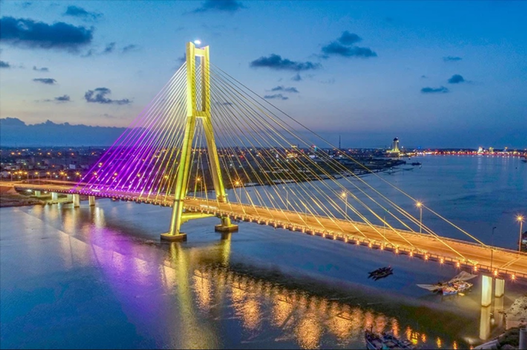Cầu Nhật Lệ 2 là công trình điểm nhấn, góp phần hoàn thiện hệ thống giao thông ven biển Bảo Ninh.