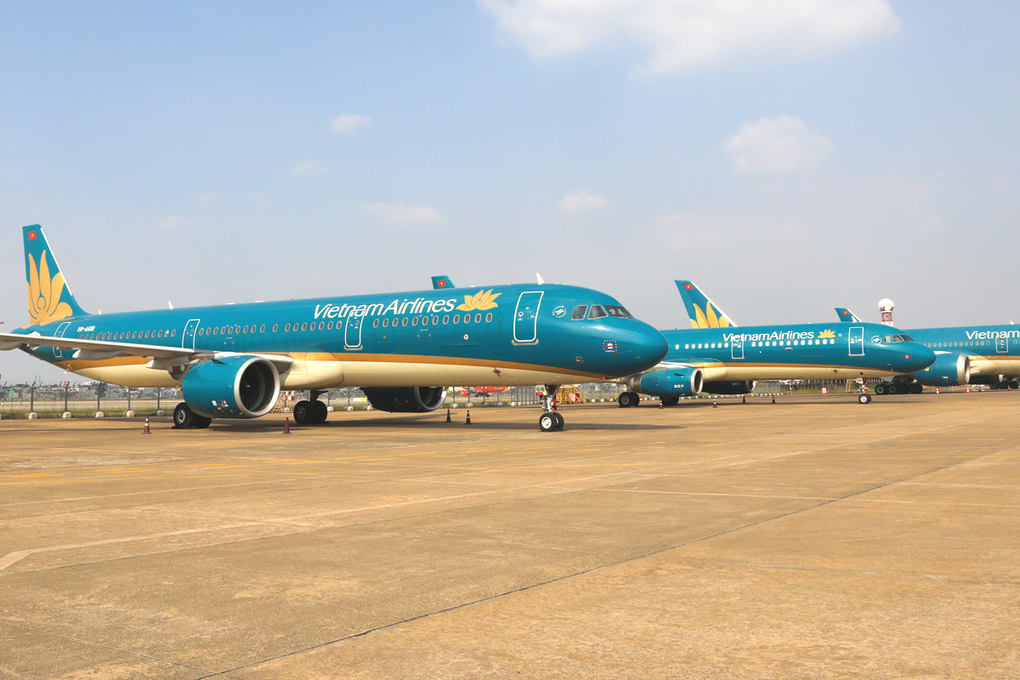 Máy bay đỗ tại sân bay Tân Sơn Nhất