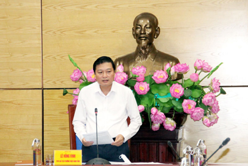 Phó Chủ tịch Thường trực UBND tỉnh Lê Hồng Vinh phát biểu