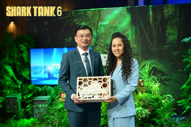 Shark Hùng Anh cùng bà Lê Ngọc Thu Trang – Nhà sáng lập và Giám đốc điều hành công ty Ong Mật Tracybee