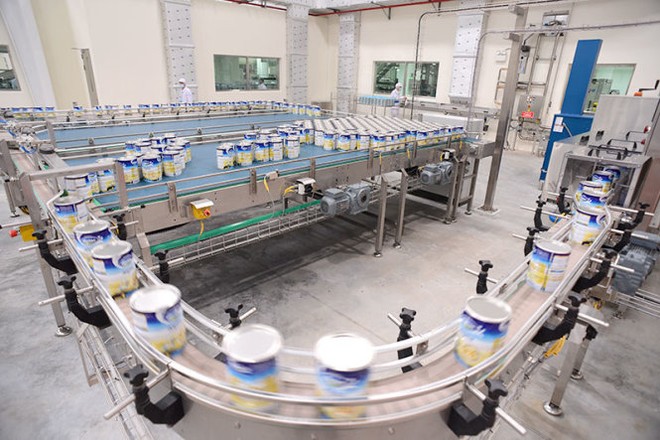 Dây chuyền sản xuất hiện đại tại Nhà máy sữa bột Việt Nam
