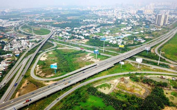 Theo Quy hoạch, đến năm 2030 hoàn thành khoảng 5.000 km đường bộ cao tốc và 172 tuyến quốc lộ, tổng chiều dài gần 29.800 km.Trong ảnh: Cao tốc TP HCM - Long Thành - Dầu Giây