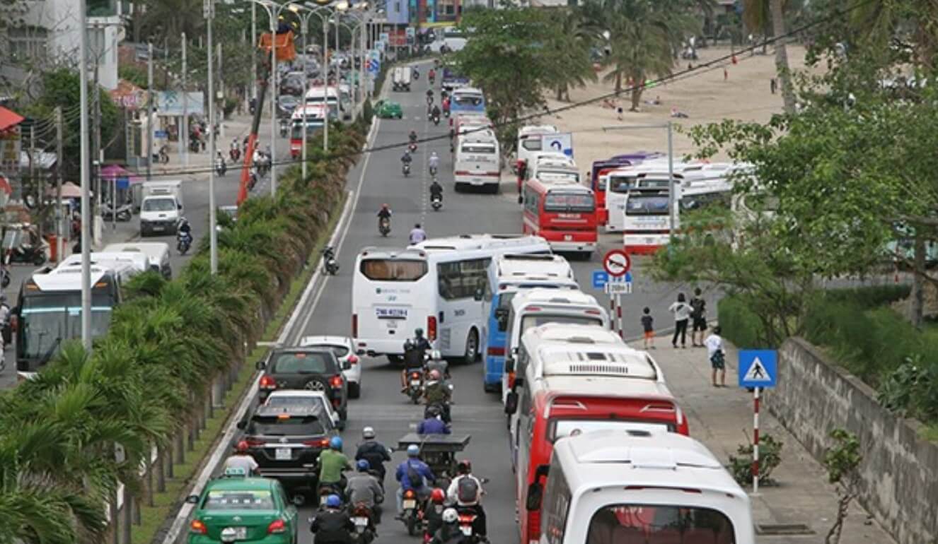 Xe du lịch trên 29 chỗ lại được phép vào nhiều tuyến đường nội đô Nha Trang giờ cao điểm.