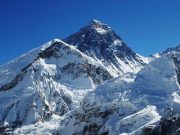 16-year-old Chinese high school girl successfully climbed Mount Everest