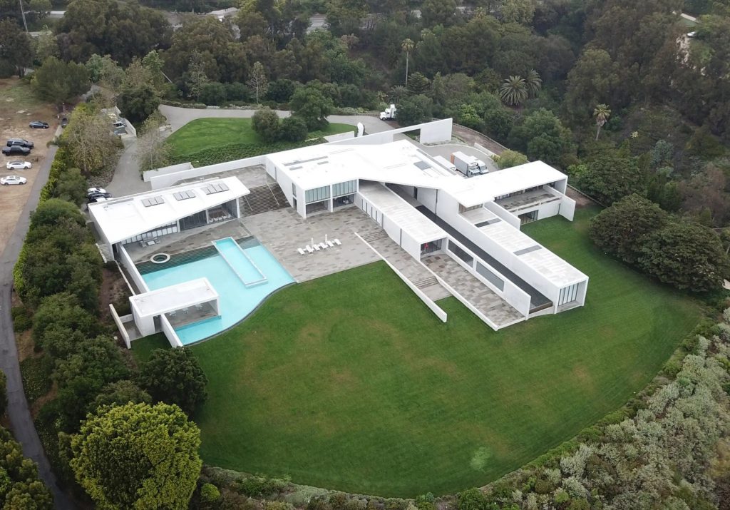 Toàn cảnh ngôi biệt thự ở Malibu mà vợ chồng Jay-Z và Beyonce vừa mua với giá 200 triệu USD, được thiết kế bởi kiến trúc sư Tadao Ando. Ảnh: TheImageDirect.