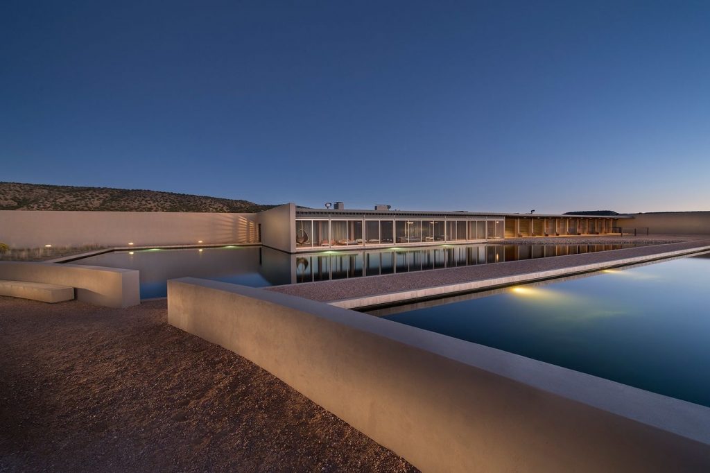 Toàn cảnh ngôi nhà nằm trong trang trại ở Santa Fe, New Mexico do Tadao Ando thiết kế, từng thuộc sở hữu của nhà thiết kế Tom Ford. Ảnh: Wall Street Journal.