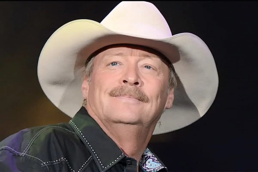 Alan Jackson was hospitalized due to Charcot-Marie-Tooth illness in 2022