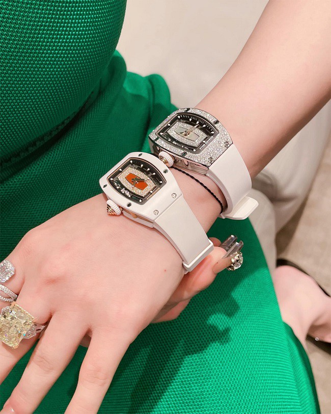 Nguyễn Thu Trang (Chị Ông Địa) sở hữu nhiều đồng hồ đắt tiền