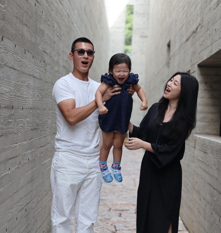 Chu Châu cùng chồng và con gái