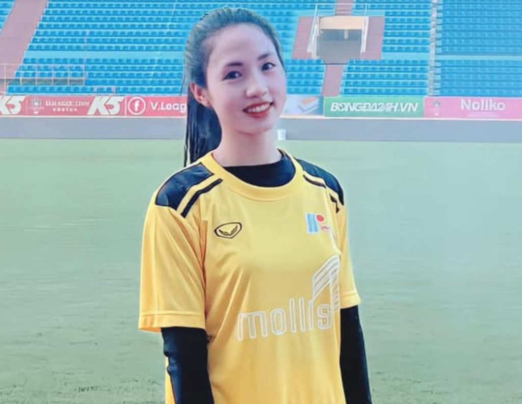 Trần Thị Duyên sinh năm 2000 là cầu thủ bóng đá nữ của Việt Nam