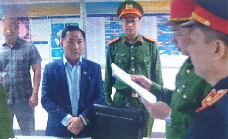 Cơ quan cảnh sát điều tra Công an tỉnh Thái Bình công bố các quyết định và lệnh với ông Lưu Bình Nhưỡng - Ảnh: Bộ Công an
